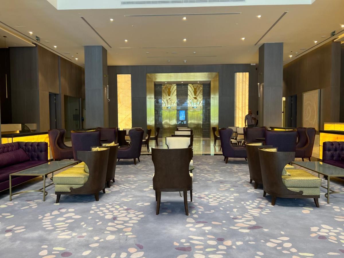 Khalidia Palace Hotel Dubai By Mourouj Gloria Dış mekan fotoğraf The lobby of the hotel