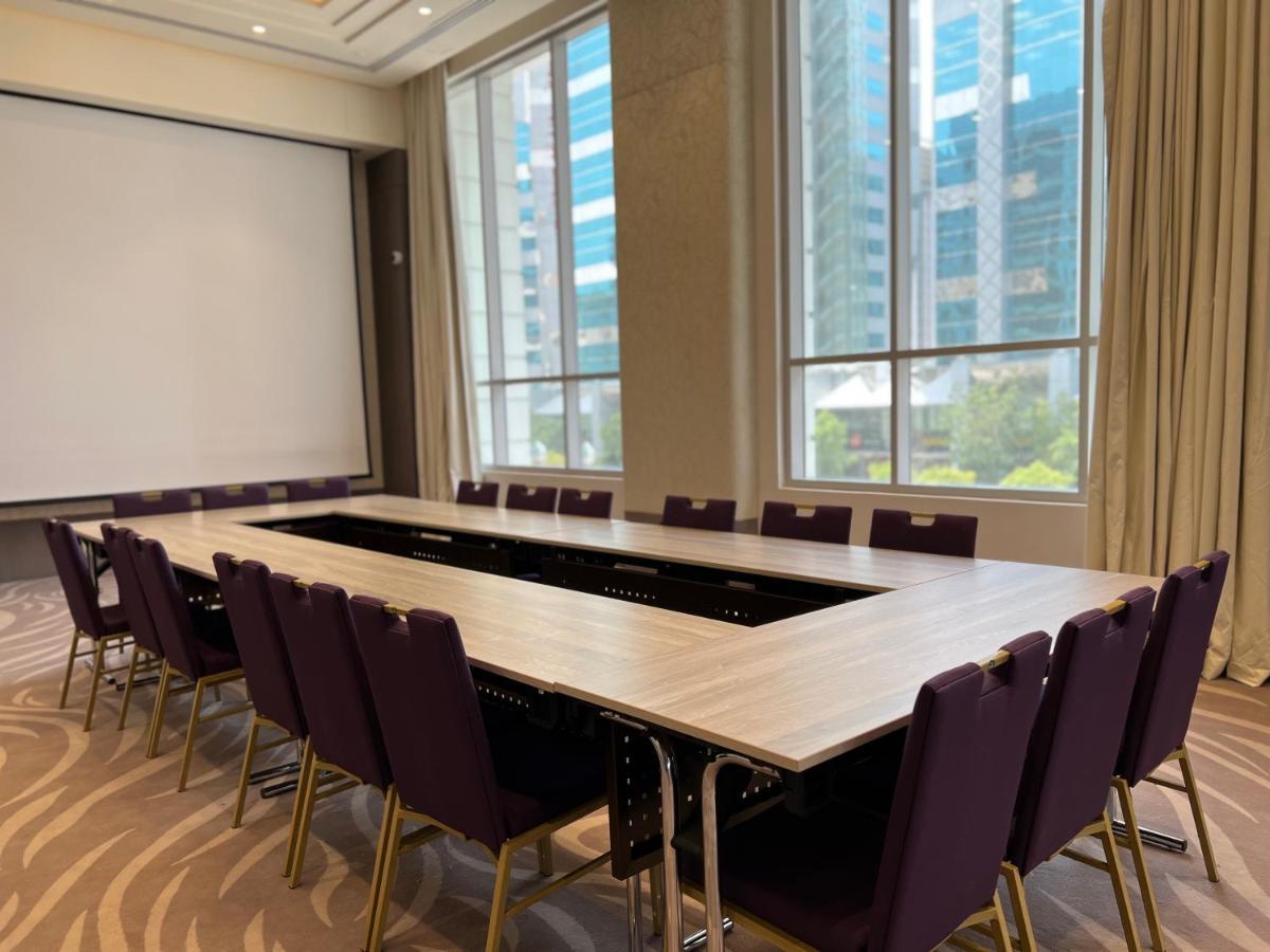 Khalidia Palace Hotel Dubai By Mourouj Gloria Dış mekan fotoğraf A meeting room at the hotel
