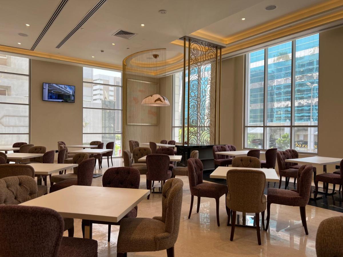 Khalidia Palace Hotel Dubai By Mourouj Gloria Dış mekan fotoğraf The lounge at the airport