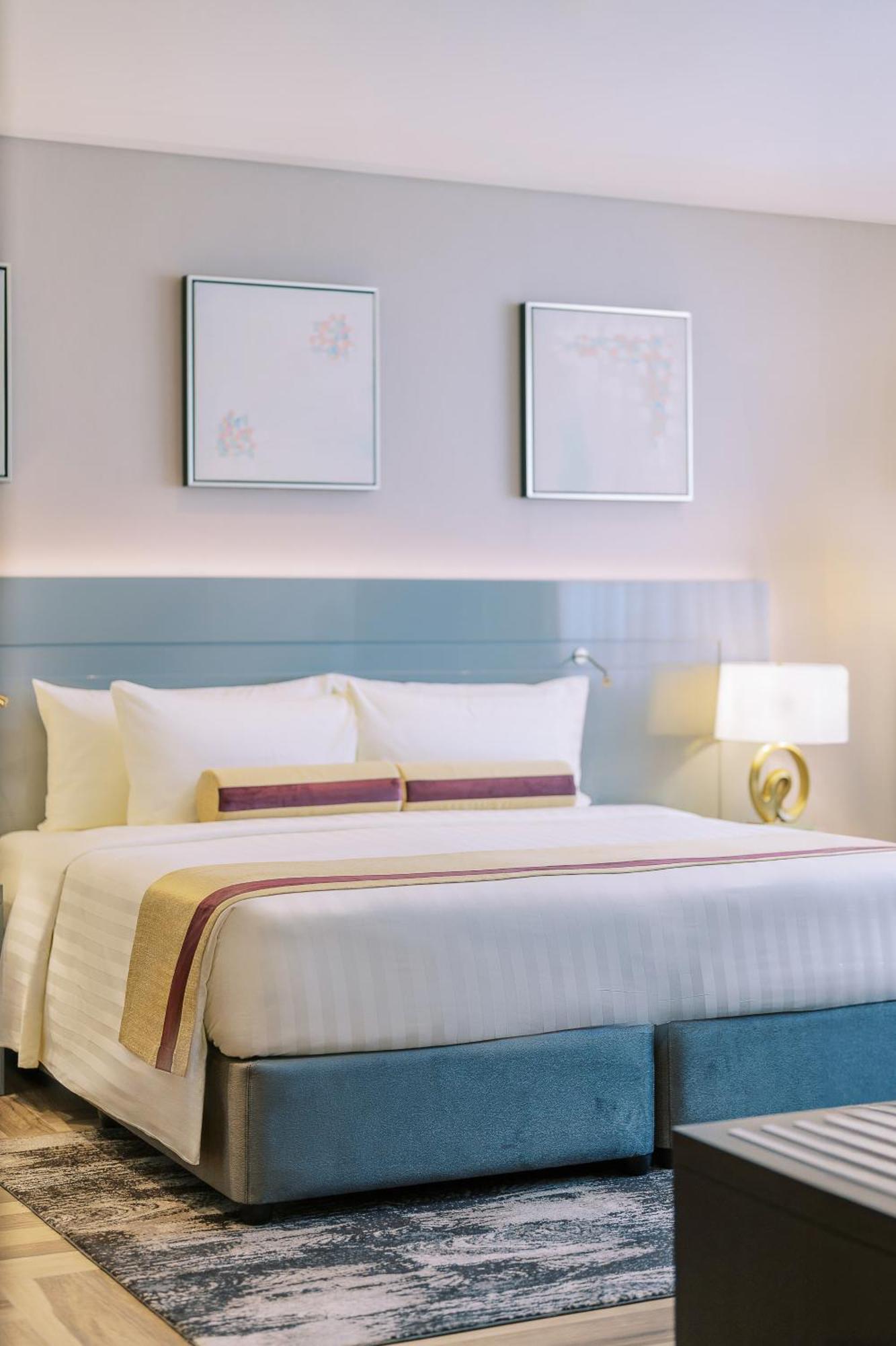 Khalidia Palace Hotel Dubai By Mourouj Gloria Dış mekan fotoğraf A bedroom at the hotel