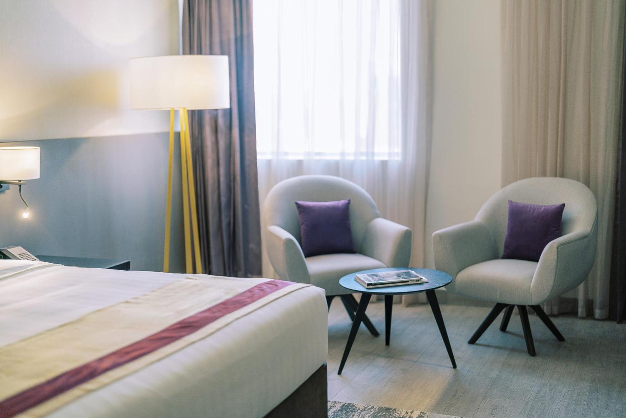 Khalidia Palace Hotel Dubai By Mourouj Gloria Dış mekan fotoğraf A room at the hotel