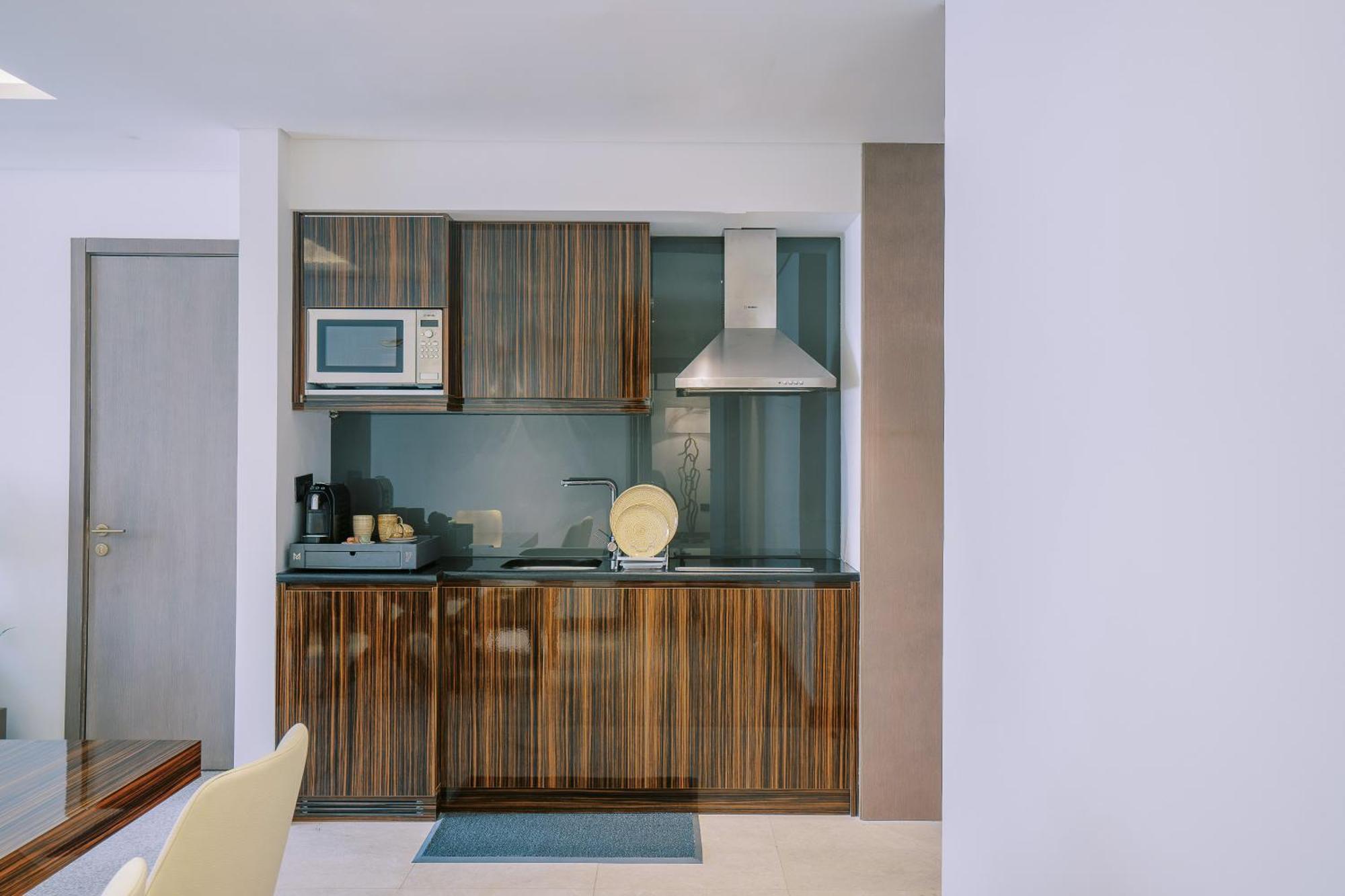 Khalidia Palace Hotel Dubai By Mourouj Gloria Dış mekan fotoğraf A typical kitchen